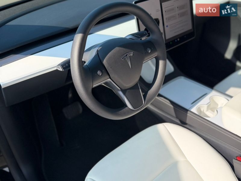 Позашляховик / Кросовер Tesla Model Y 2024 в Києві фото 15 Позашляховик / Кросовер Tesla Model Y 2024 в Києві