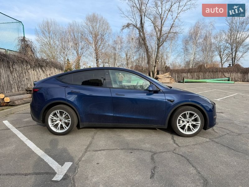 Позашляховик / Кросовер Tesla Model Y 2023 в Дніпрі фото 4 Позашляховик / Кросовер Tesla Model Y 2023 в Дніпрі