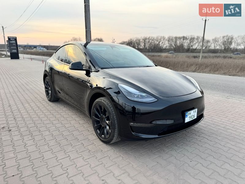 Tesla Model Y 2025
