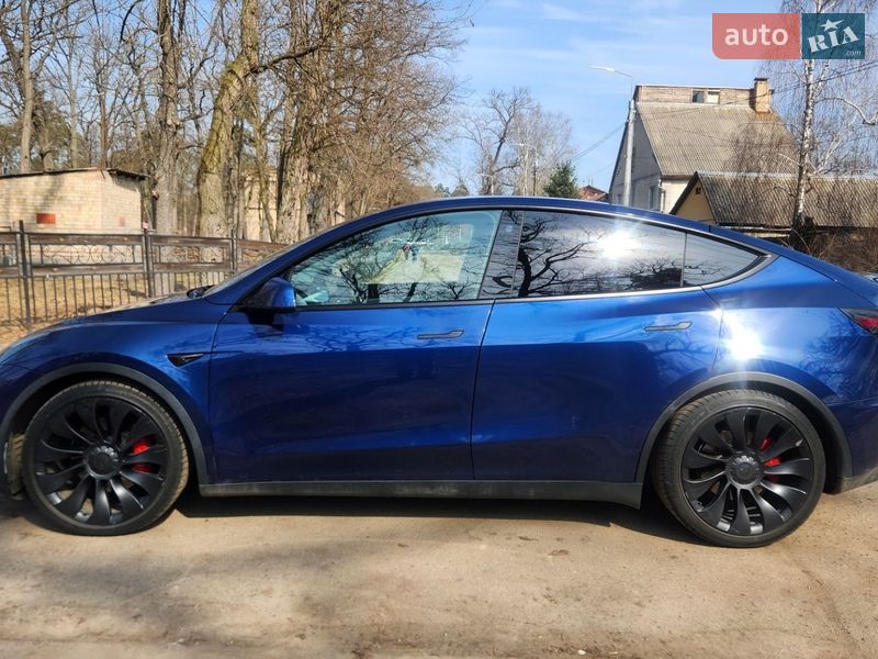 Внедорожник / Кроссовер Tesla Model Y 2022 в Киеве