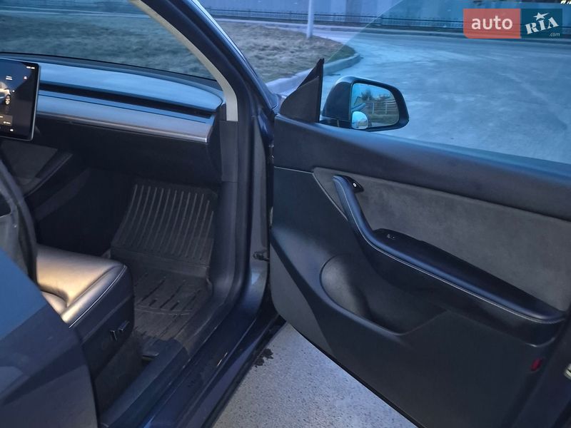 Внедорожник / Кроссовер Tesla Model Y 2022 в Киеве
