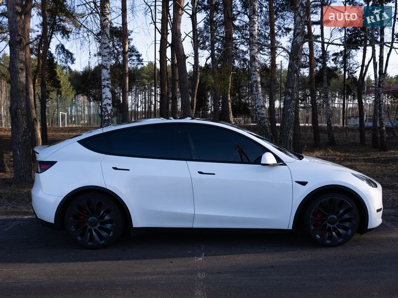 Внедорожник / Кроссовер Tesla Model Y 2021 в Киеве