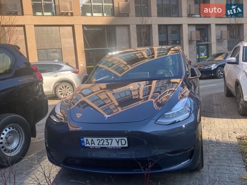 Внедорожник / Кроссовер Tesla Model Y 2022 в Киеве