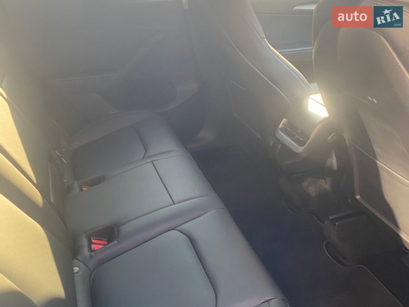 Внедорожник / Кроссовер Tesla Model Y 2022 в Киеве
