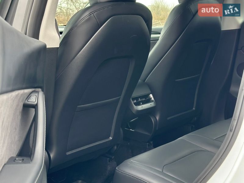 Внедорожник / Кроссовер Tesla Model Y 2023 в Киеве