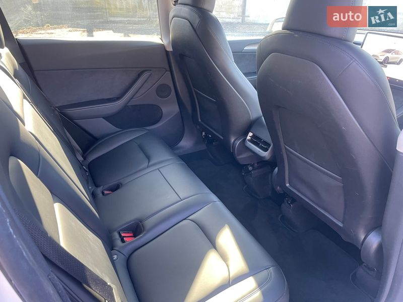 Внедорожник / Кроссовер Tesla Model Y 2024 в Ровно