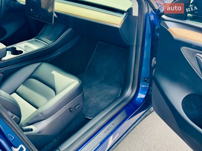 Внедорожник / Кроссовер Tesla Model Y 2023 в Новомосковске