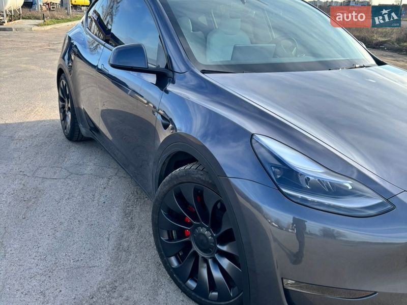 Позашляховик / Кросовер Tesla Model Y 2023 в Дніпрі
