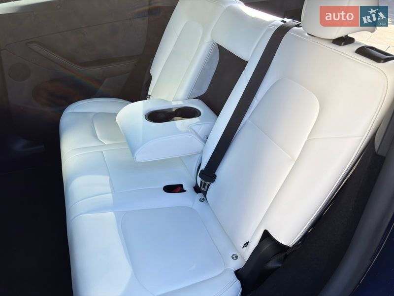 Позашляховик / Кросовер Tesla Model Y 2025 в Києві фото 16 Позашляховик / Кросовер Tesla Model Y 2025 в Києві