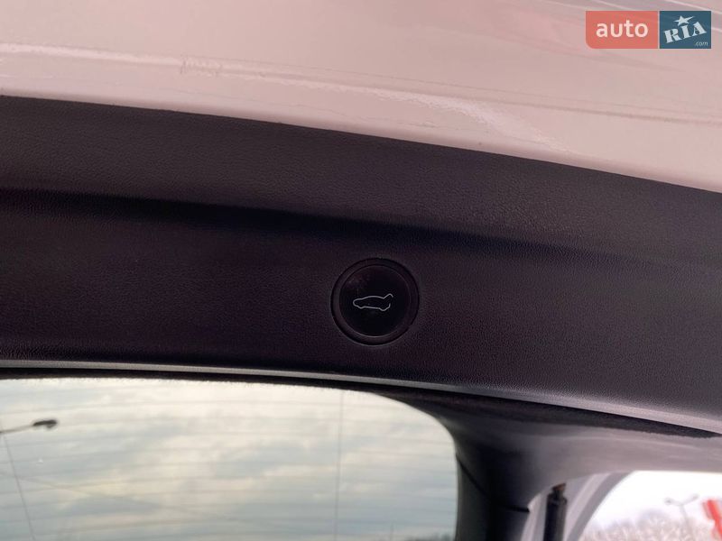 Позашляховик / Кросовер Tesla Model Y 2023 в Львові фото 24 Позашляховик / Кросовер Tesla Model Y 2023 в Львові