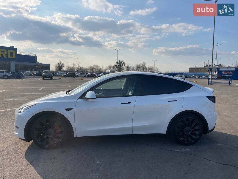 Позашляховик / Кросовер Tesla Model Y 2023 в Києві фото 3 Позашляховик / Кросовер Tesla Model Y 2023 в Києві