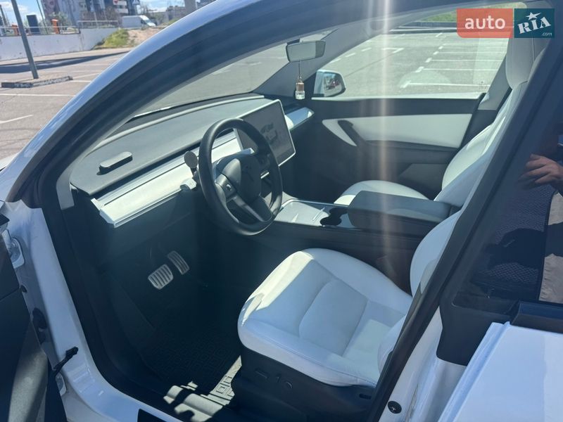 Внедорожник / Кроссовер Tesla Model Y 2022 в Киеве