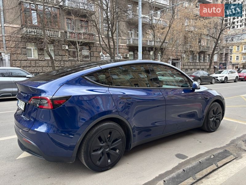 Внедорожник / Кроссовер Tesla Model Y 2023 в Киеве