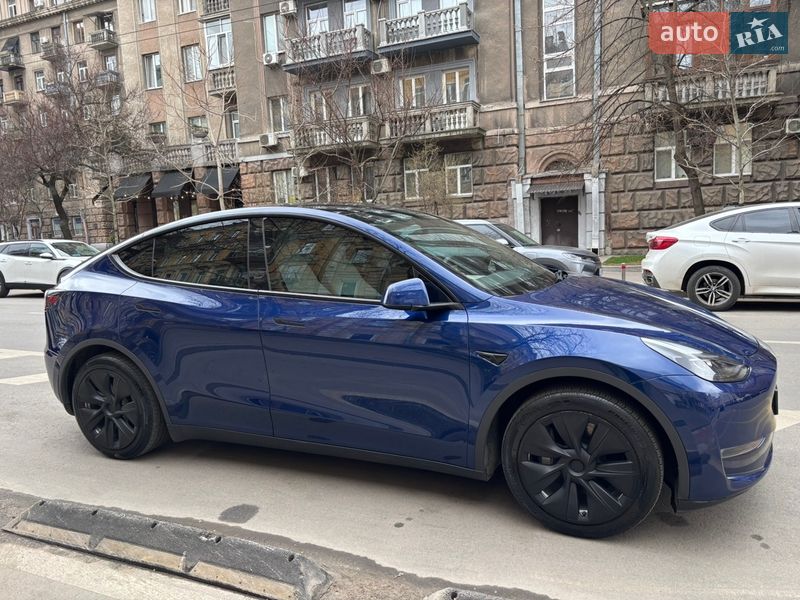Внедорожник / Кроссовер Tesla Model Y 2023 в Киеве