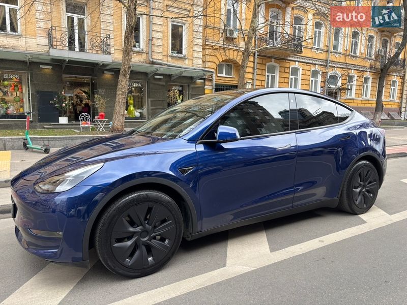Внедорожник / Кроссовер Tesla Model Y 2023 в Киеве