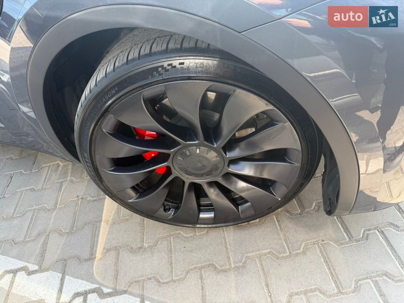 Внедорожник / Кроссовер Tesla Model Y 2023 в Ровно