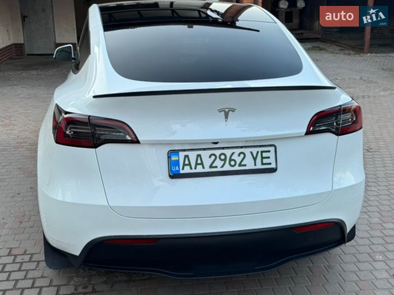 Внедорожник / Кроссовер Tesla Model Y 2024 в Киеве