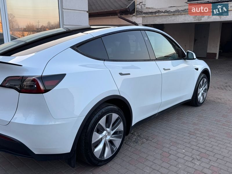 Внедорожник / Кроссовер Tesla Model Y 2024 в Киеве