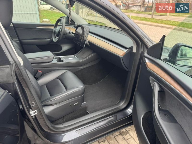 Внедорожник / Кроссовер Tesla Model Y 2024 в Никополе