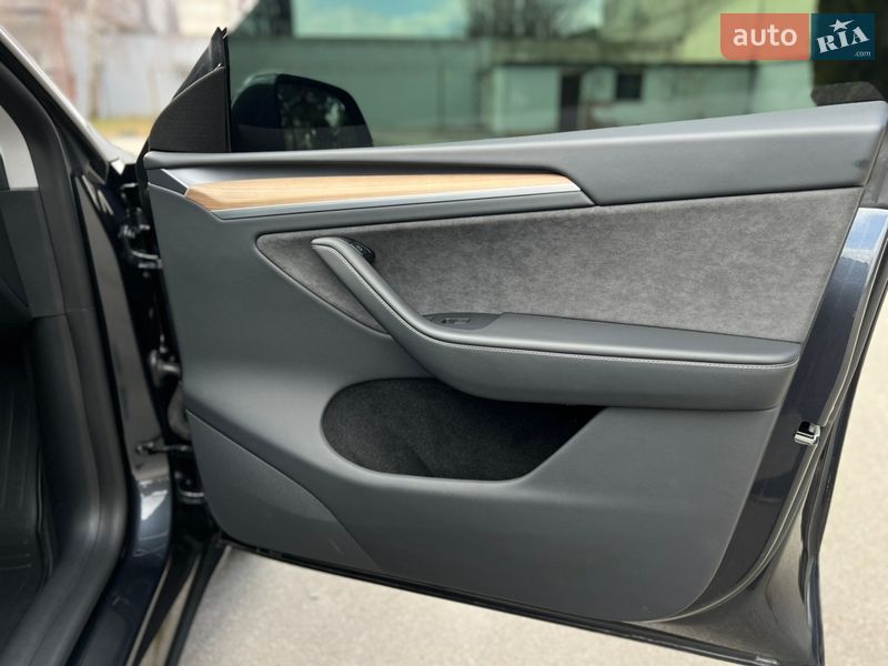 Позашляховик / Кросовер Tesla Model Y 2024 в Києві