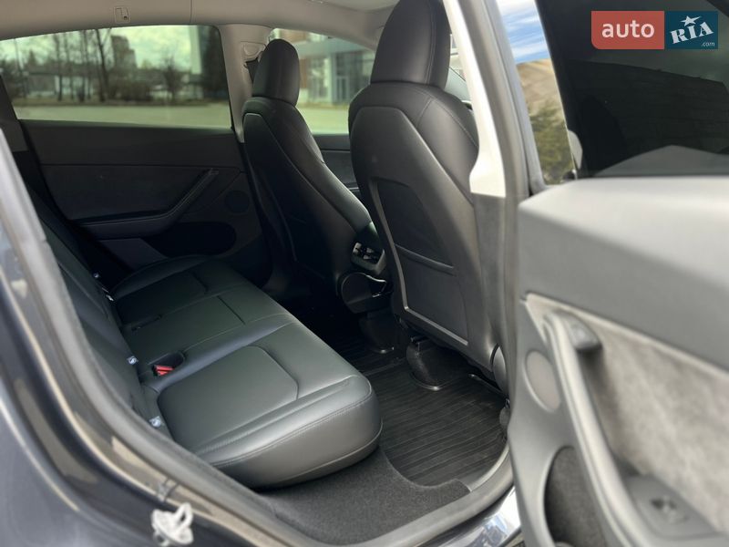 Позашляховик / Кросовер Tesla Model Y 2024 в Києві