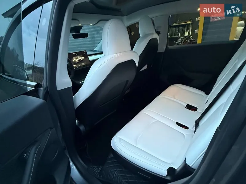Tesla Model Y 2024 VIN 7SAYGAEE1RF179143 фото оголошення 21 з 78