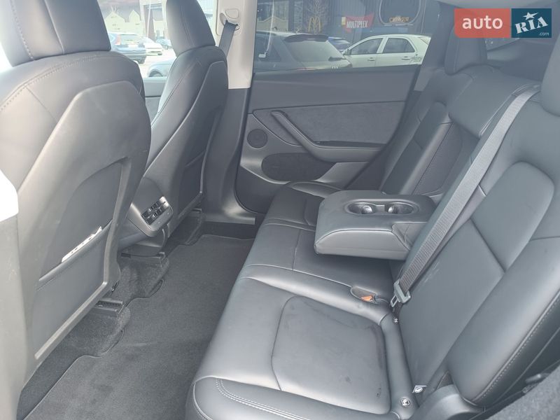 Позашляховик / Кросовер Tesla Model Y 2025 в Києві