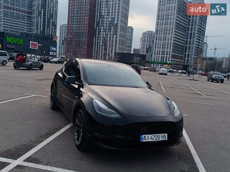 Позашляховик / Кросовер Tesla Model Y 2025 в Києві