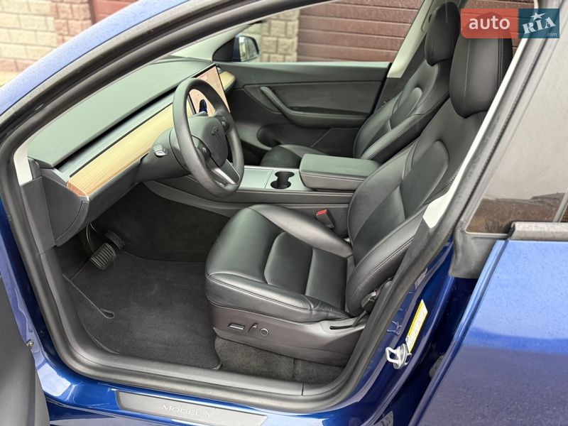 Внедорожник / Кроссовер Tesla Model Y 2021 в Ровно