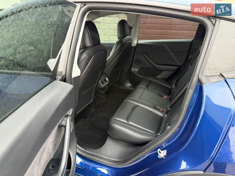Внедорожник / Кроссовер Tesla Model Y 2021 в Ровно