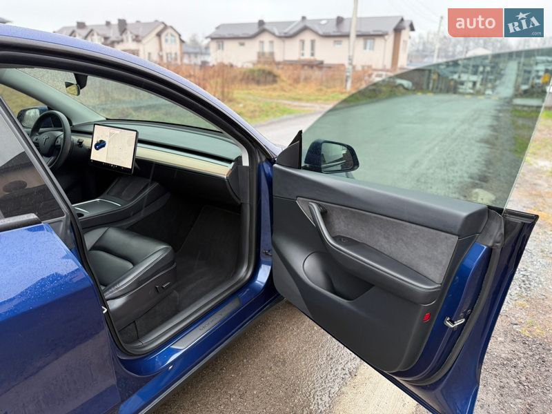 Внедорожник / Кроссовер Tesla Model Y 2021 в Ровно