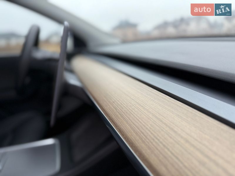 Внедорожник / Кроссовер Tesla Model Y 2021 в Ровно