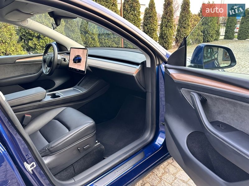 Внедорожник / Кроссовер Tesla Model Y 2022 в Киеве