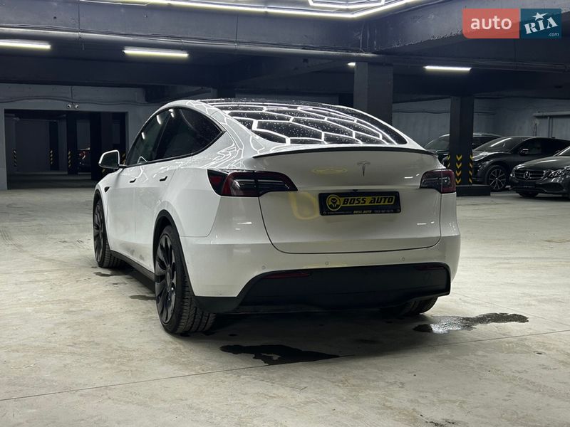 Позашляховик / Кросовер Tesla Model Y 2022 в Чернівцях