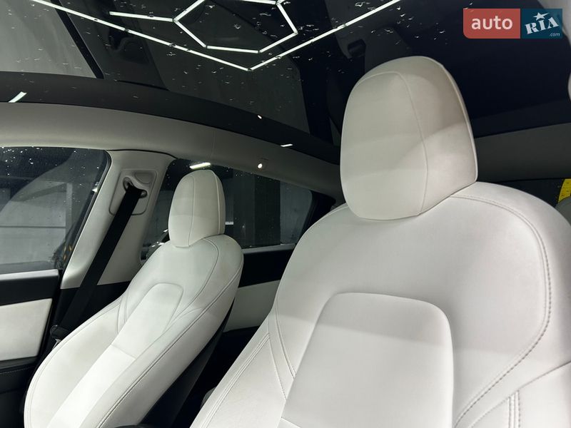 Позашляховик / Кросовер Tesla Model Y 2022 в Чернівцях