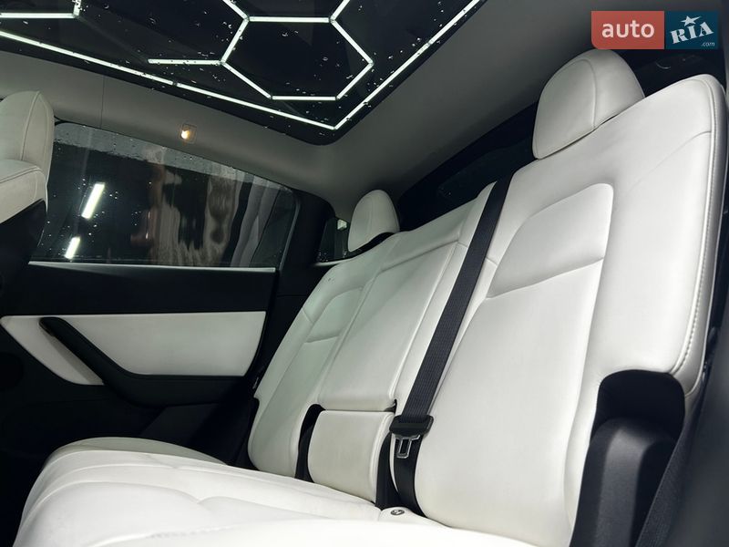 Позашляховик / Кросовер Tesla Model Y 2022 в Чернівцях