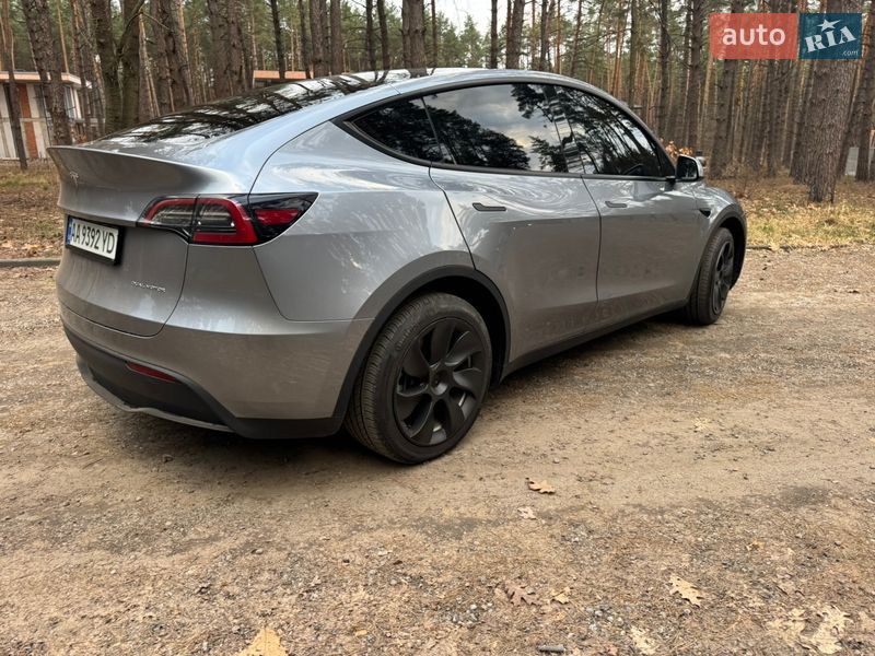 Позашляховик / Кросовер Tesla Model Y 2024 в Києві