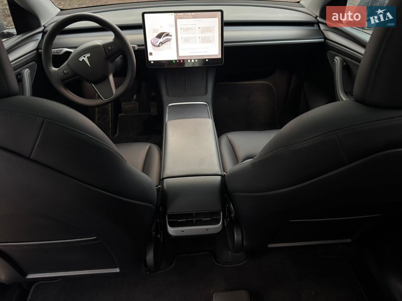 Позашляховик / Кросовер Tesla Model Y 2024 в Києві