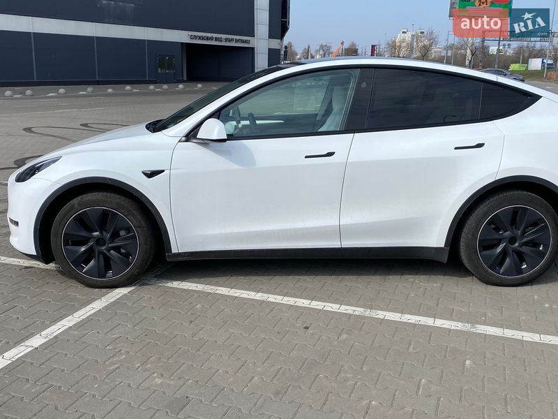 Позашляховик / Кросовер Tesla Model Y 2023 в Києві