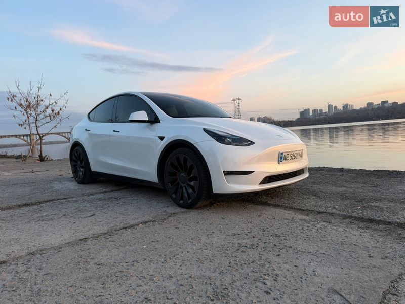 Позашляховик / Кросовер Tesla Model Y 2021 в Дніпрі