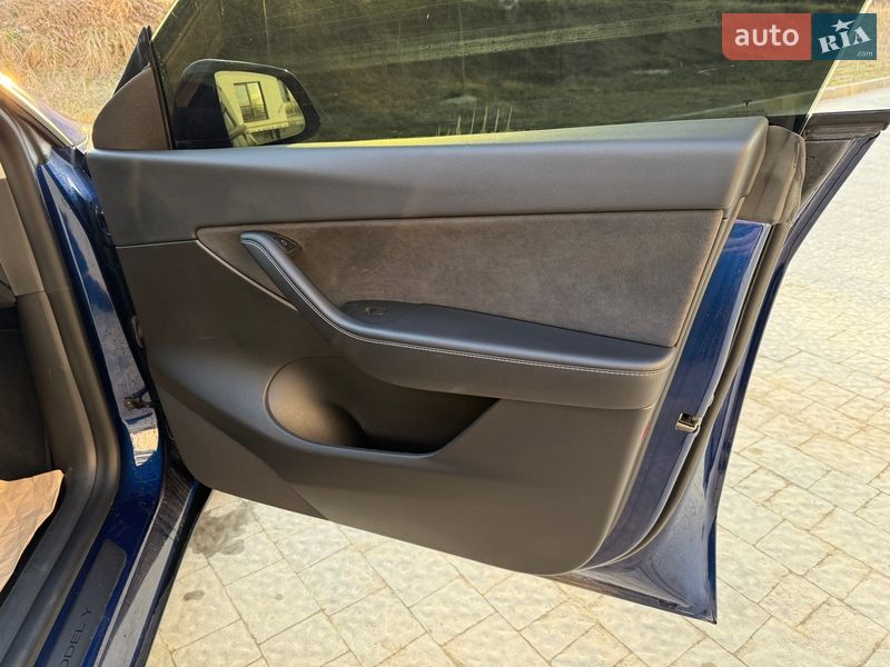 Позашляховик / Кросовер Tesla Model Y 2021 в Львові