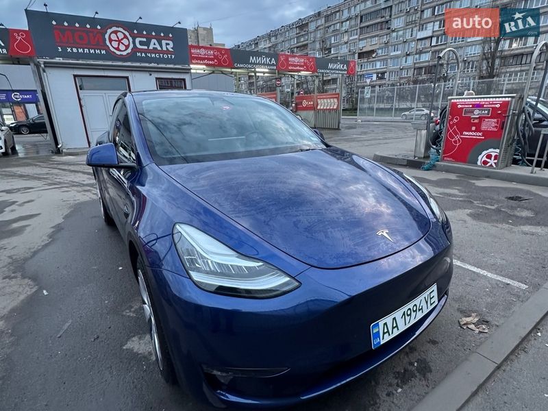Tesla Model Y 2023