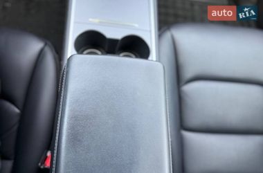 Позашляховик / Кросовер Tesla Model Y 2024 в Києві фото 13 Позашляховик / Кросовер Tesla Model Y 2024 в Києві
