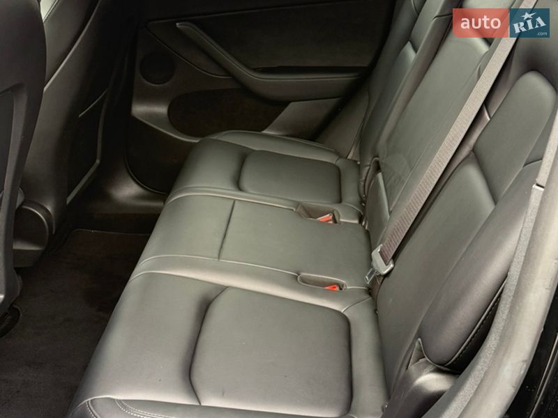 Позашляховик / Кросовер Tesla Model Y 2024 в Чернівцях фото 16 Позашляховик / Кросовер Tesla Model Y 2024 в Чернівцях