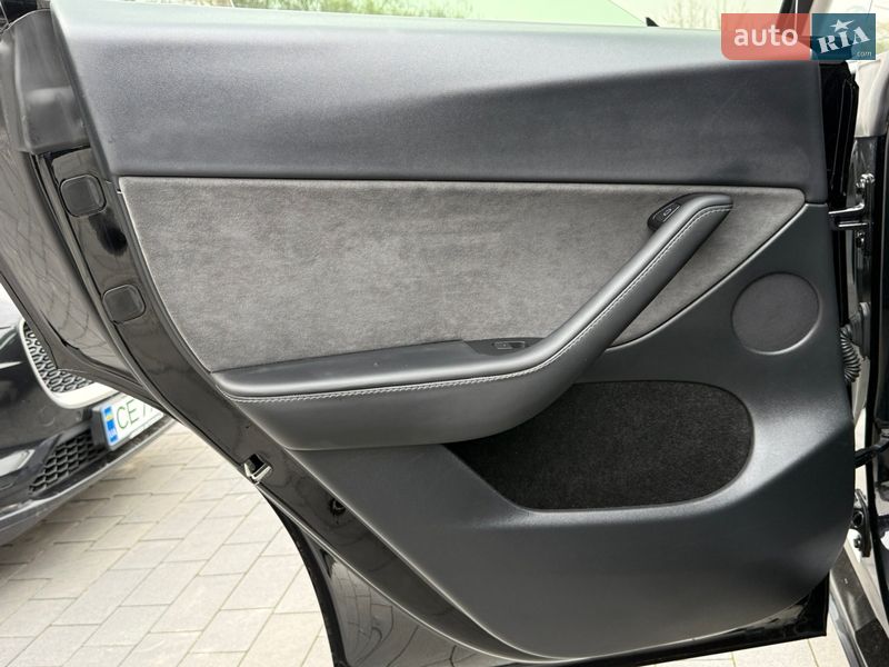 Позашляховик / Кросовер Tesla Model Y 2024 в Чернівцях фото 46 Позашляховик / Кросовер Tesla Model Y 2024 в Чернівцях
