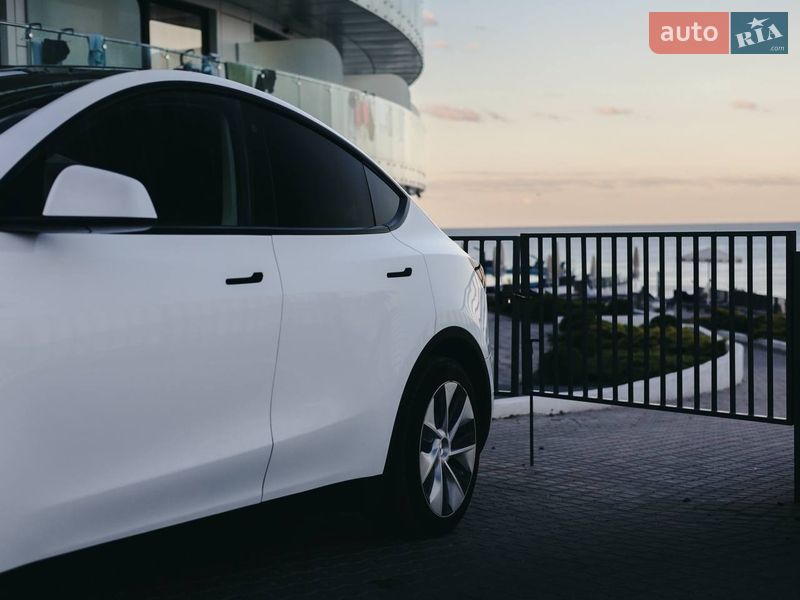 Внедорожник / Кроссовер Tesla Model Y 2022 в Черноморске