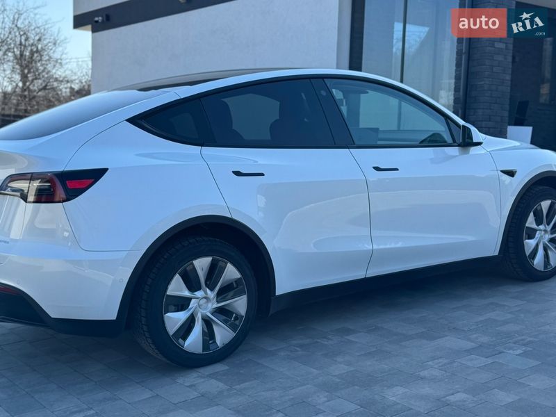 Позашляховик / Кросовер Tesla Model Y 2021 в Чернівцях фото 4 Позашляховик / Кросовер Tesla Model Y 2021 в Чернівцях
