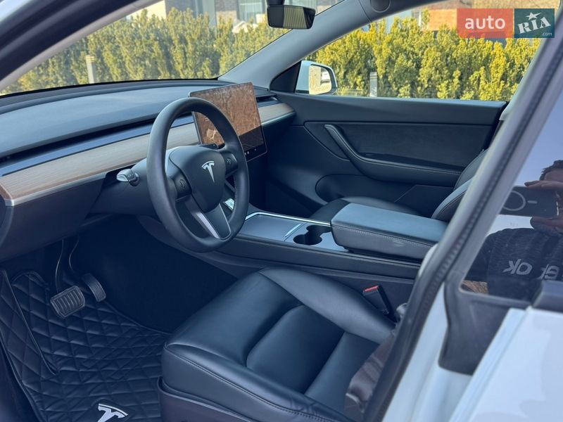 Позашляховик / Кросовер Tesla Model Y 2021 в Чернівцях фото 14 Позашляховик / Кросовер Tesla Model Y 2021 в Чернівцях