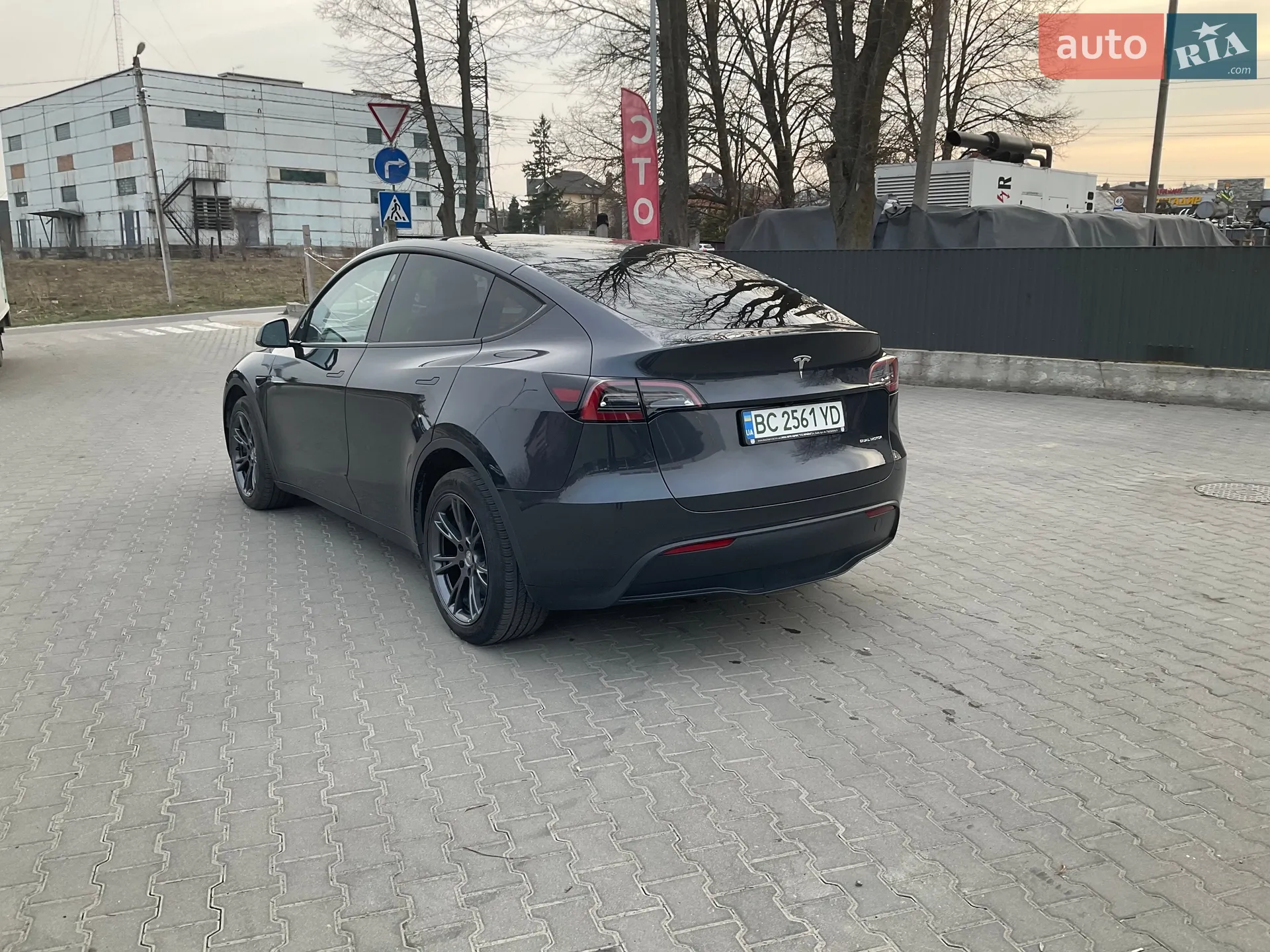 2024 Tesla Model Y - мініатюра 4