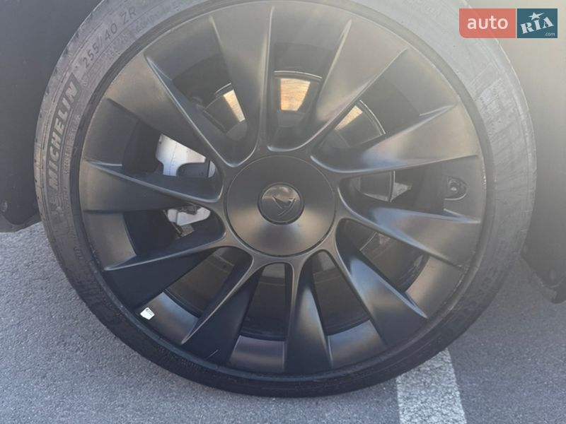 Внедорожник / Кроссовер Tesla Model Y 2022 в Киеве